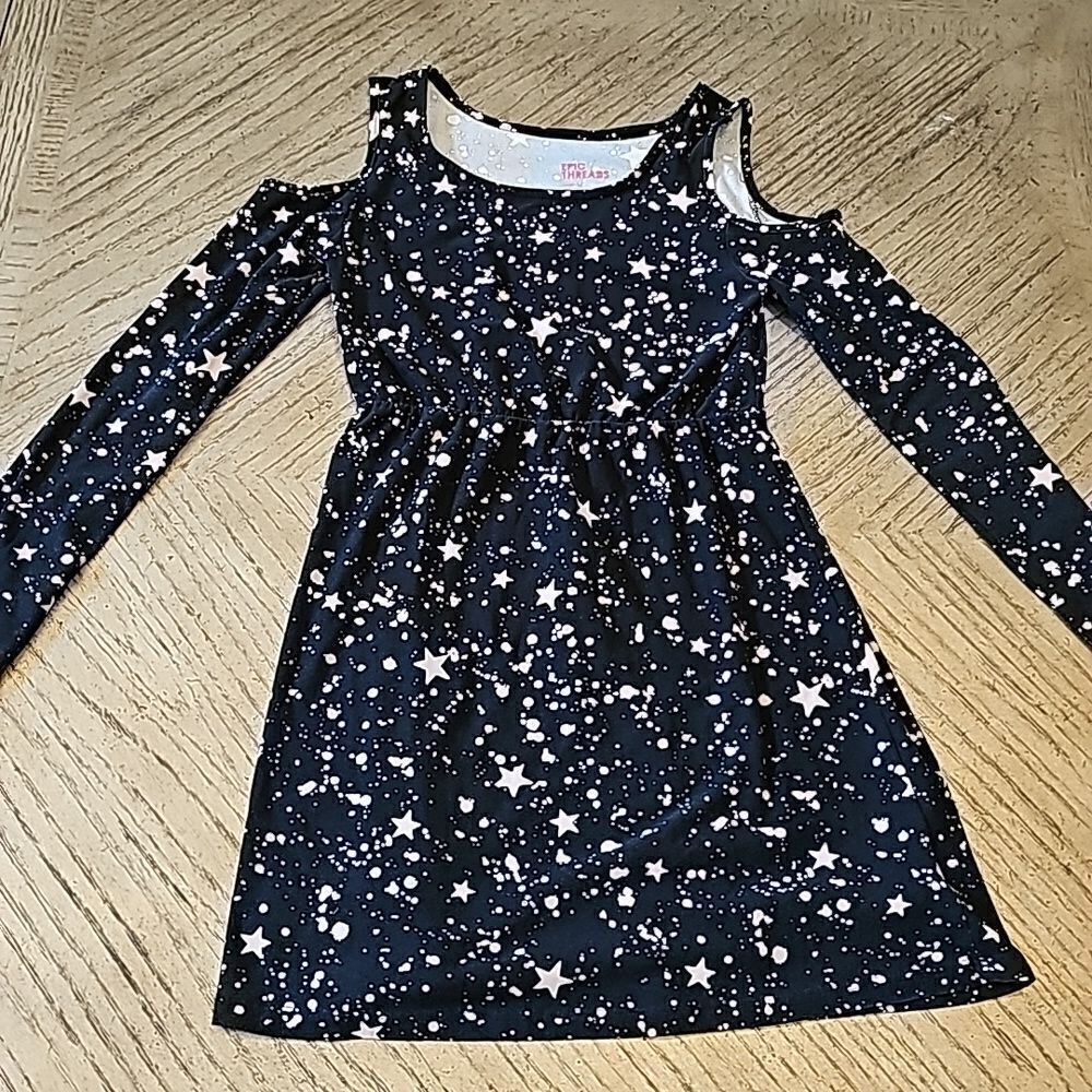 Epic Thread size M star dress open shoulder